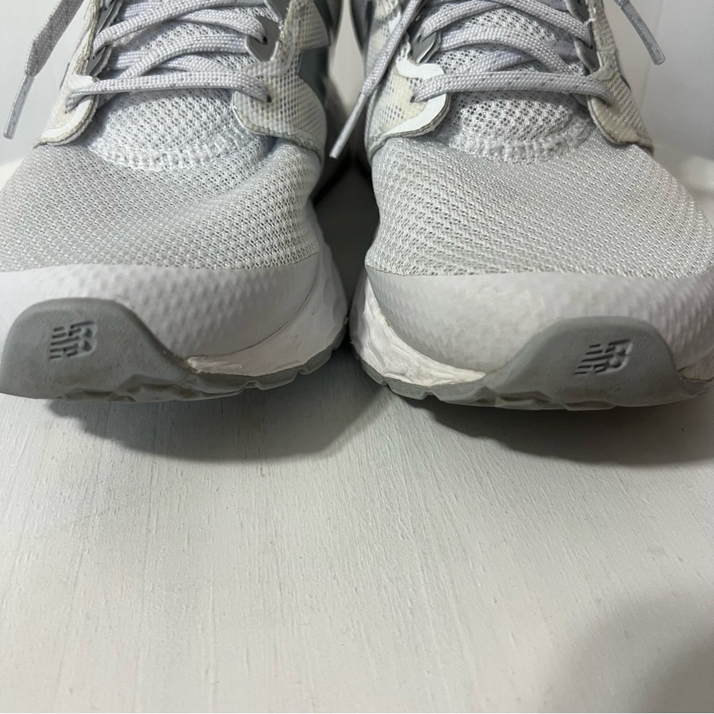 New Balance Fresh Foam Women's White Gray Running Athletic Sneakers Size 9.5 - Picture 4 of 15